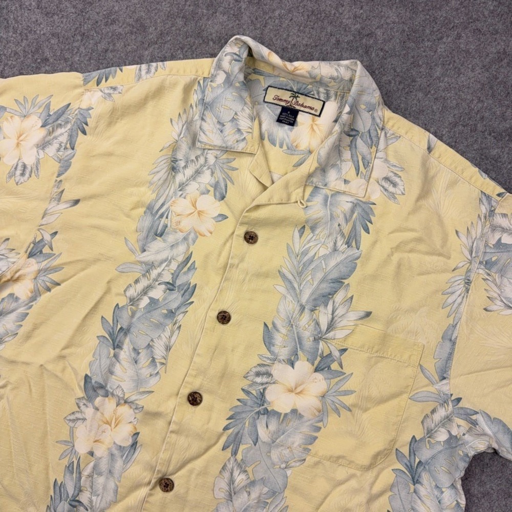 Tommy Bahama Shirt Mens Small Yellow Floral Tropical Aloha 100% Silk Hawaiian
